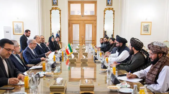 حسین امیر عبداللهیان، وزیر خارجه ایران و امیرخان متقی، وزیر خارجه طالبان در تهران