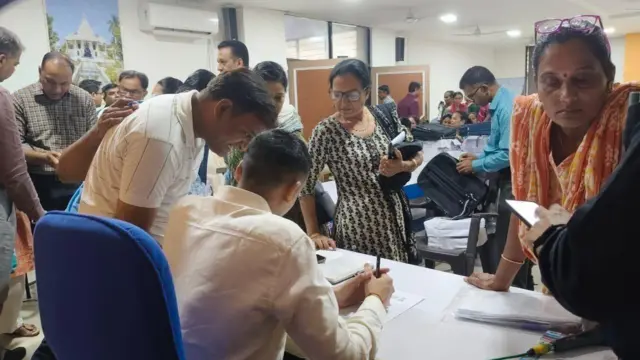 બીબીસી ગુજરાતી ગુજરાત ચૂંટણી એસઆઈઆર શિક્ષક બીએલઓ શિક્ષણ