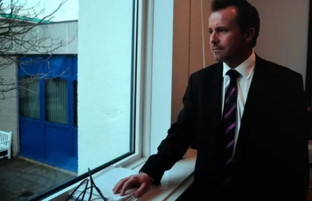 ኢንስፔክተር ማርቲን፡ ጠንቂ ናይቲ ቅትለት ፈጺሙ ክፍለጥ ከም ዘይኽእል ይዛረብ።