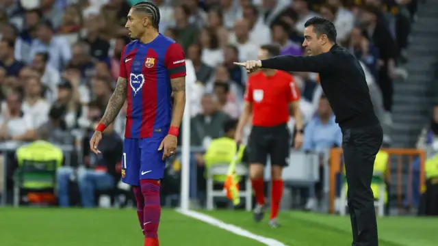 مدرب برشلونة الإسباني تشافي هيرنانديز