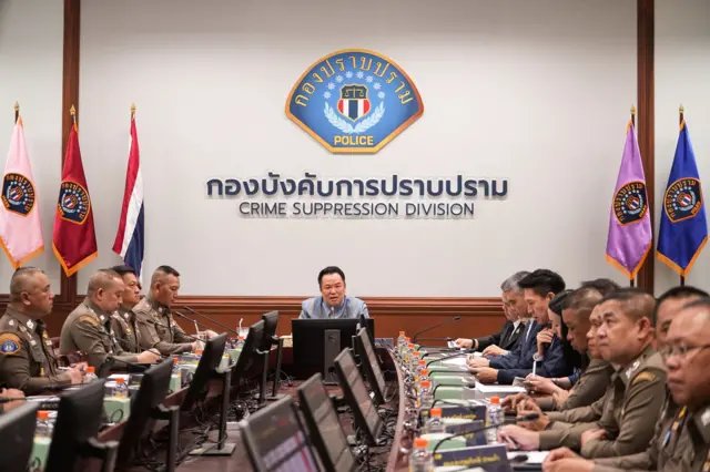 “คดีนี้ไม่มีมวยล้มต้มคนดู” นายกฯ อนุทินยืนยันระหว่างแถลงข่าวที่กองปราบปราม เมื่อ 15 ก.ค.
