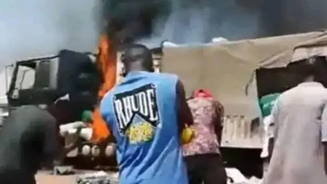 Ọkọ tirela ti wọn dana sun eeyan ninu rẹ