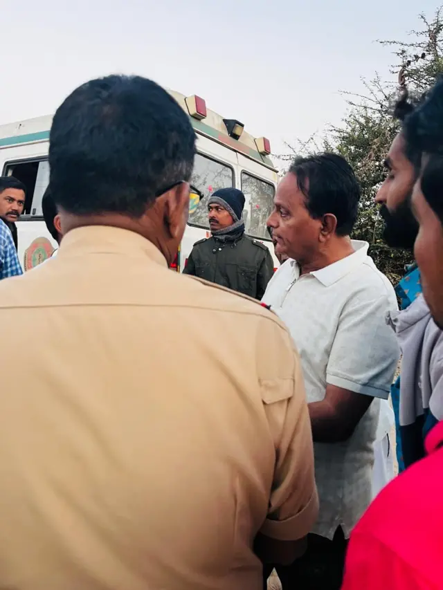 पंचनामा झाल्याशिवाय मृतदेह ताब्यात घेऊ नयेत, असा ठाम पवित्रा गावकऱ्यांनी घेतला होता.