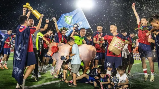 N’ubushimwe ku migwi itsinze, si nka vya bikombe bimenyerewe.