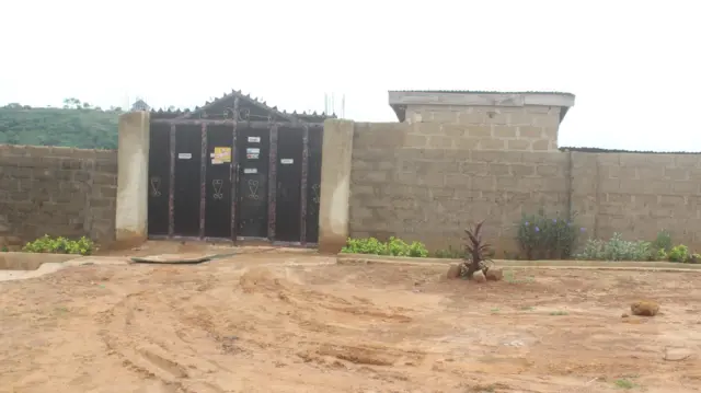 Ilé ọmọ aláìní ìyá Arrow of God tí wọ́n tì pa