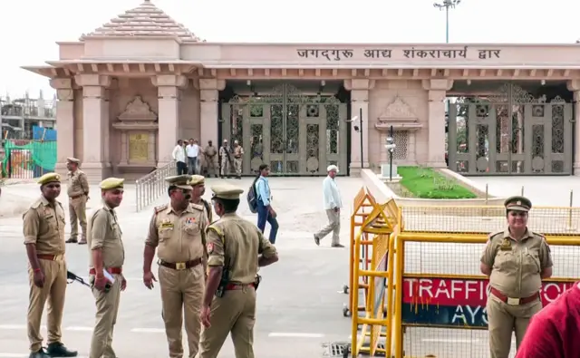 राम मंदिर का जगदगुरु आदि शंकराचार्य द्वार