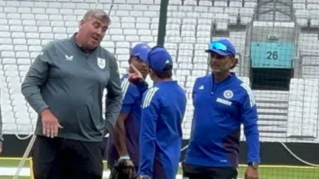 gautam gambhir and staff