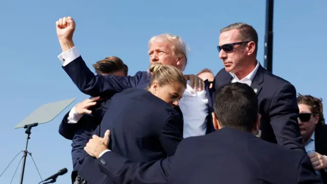 চলতি বছরে মি. ট্রাম্পকে নিশানা করে দু'বার হামলা হয়েছে। 