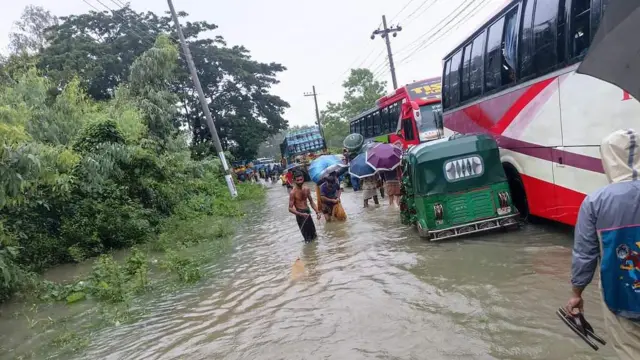 চট্টগ্রাম-কক্সবাজার মহাসড়কের অনেক অংশ পানির নিচে তলিয়ে গেছে
