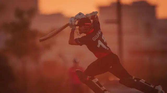 जापानविरुद्ध ब्याटिङ गर्दै गुलशन झा