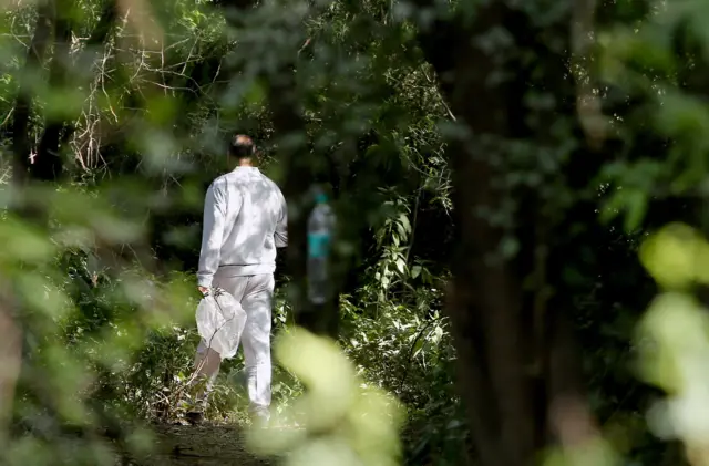 श्रद्धा वालकर के शव की तलाश करती टीम 