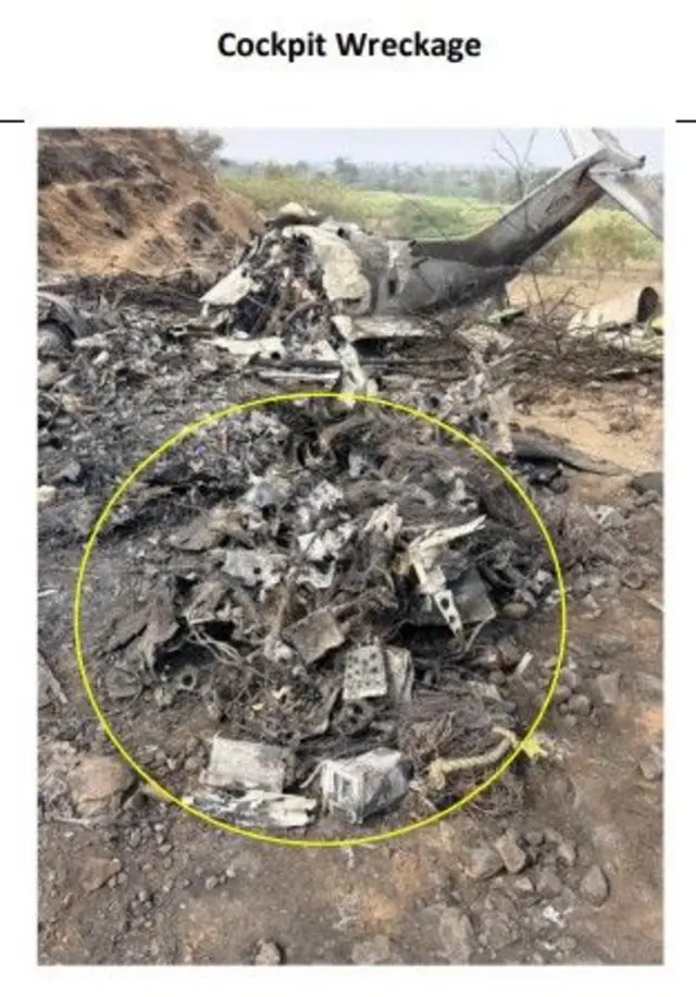 कॉकपीटचे अवशेष
