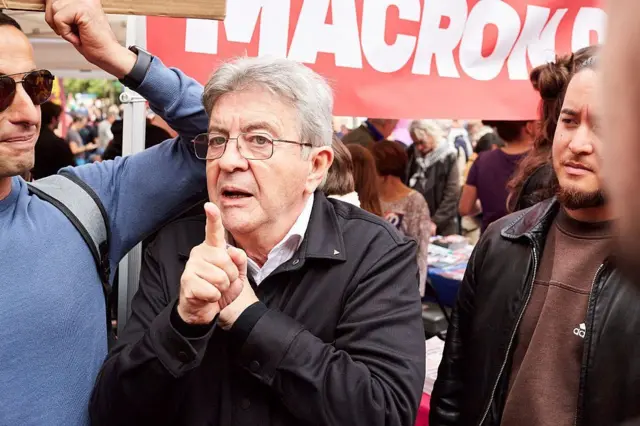 “Багынбаган Франциянын” лидери Жан-Люк Меланшон кайрадан Макронду кызматтан кетүүгө үндөдү