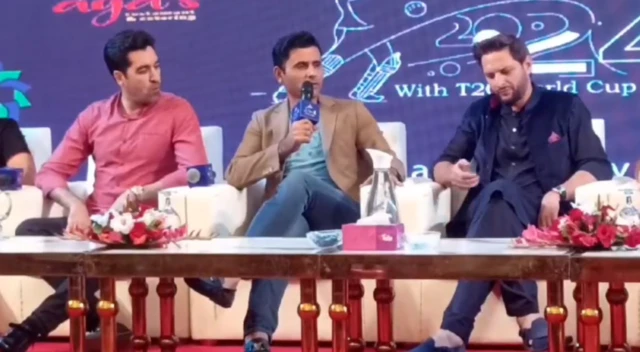 आपत्तिजनक टिप्पणी करते हुए अब्दुल रज़्ज़ाक़