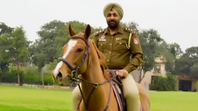 ਜਲੰਧਰ ਰੇਂਜ ਦੇ ਡੀਆਈਜੀ ਵੱਲੋਂ ਤੱਥਾਂ ਦੀ ਪੁਸ਼ਟੀ ਹੋਣ ਤੱਕ ਇੰਸਪੈਕਟਰ ਗੁਰਿੰਦਰਜੀਤ ਸਿੰਘ ਨਾਗਰਾ ਨੂੰ ਤੁਰੰਤ ਪ੍ਰਭਾਵ ਨਾਲ ਪੁਲਿਸ ਸਟੇਸ਼ਨ ਟਾਂਡਾ ਤੋਂ ਪੁਲਿਸ ਲਾਈਨਜ਼, ਹੁਸ਼ਿਆਰਪੁਰ ਵਿੱਚ ਭੇਜ ਦਿੱਤਾ ਗਿਆ ਹੈ।

