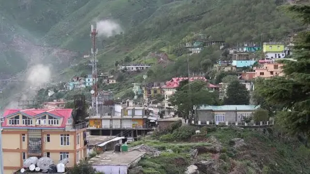 सिरमौरको एउटा गाउँको तस्बिर