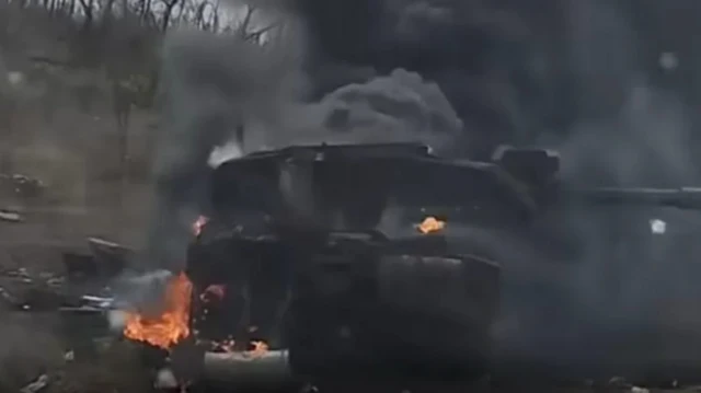 دبابة تشالنجر 2 مدمرة