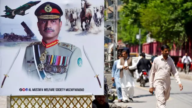 ফিল্ড মার্শাল আসিম মুনিরকে আজীবন বিচারিক কার্যক্রম থেকে অব্যাহতি দেওয়া হয়েছে