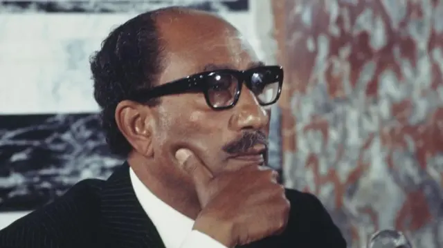  الرئيس المصري الراحل أنور السادات.