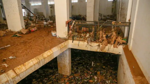 এখনো যত্রতত্র ভেসে বেড়াচ্ছে মৃতদেহ