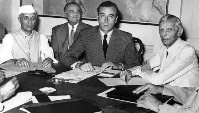 Pioner qizlar porno onlayn Kozlari boglangan, birovning qolini sorish