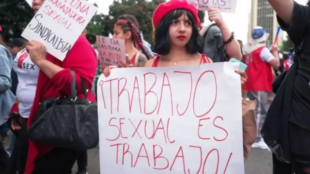 કીની, વેબકેમ મોડેલ, બીબીસી, ગુજરાતી, સેક્સકૅમ ઉદ્યોગ, વેબકૅમ મૉડલ, સેક્સકૅમ મૉડલ, જાતીય કૃત્ય, કોલંબિયા, ગુજરાતના સમાચાર