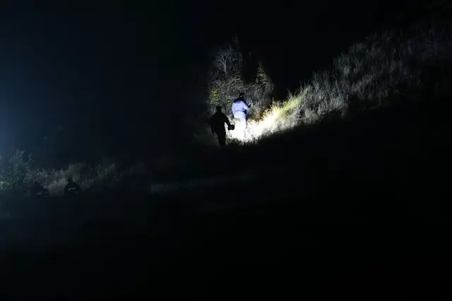 من عمليات البحث في موقع حطام طائرة الشحن العسكرية التركية من طراز C-130