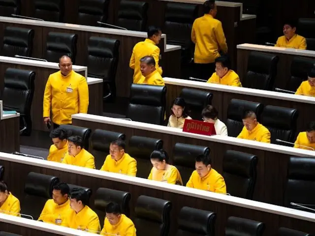 สส.ภูมิใจไทย พร้อมใจกันใส่เสื้อสีเหลืองก่อนถึงเดือนมหามงคล