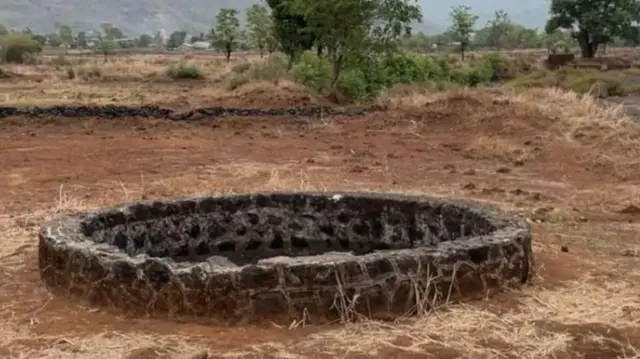 याच विहिरीत रूनाने आपल्या सहा मुलांना ढकललं 