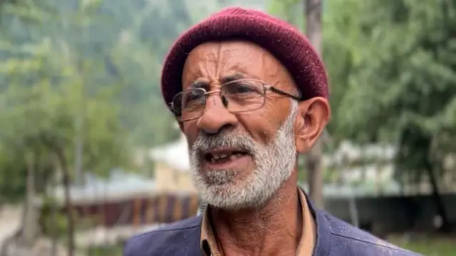 ضلع نیلم کے رہائشی الف دین نے بتایا کے '15 روز سے پیسے ڈپو پر جمع کیے ہوئے ہیں مگر ابھی تک سبسڈائز  آٹا نہیں ملا