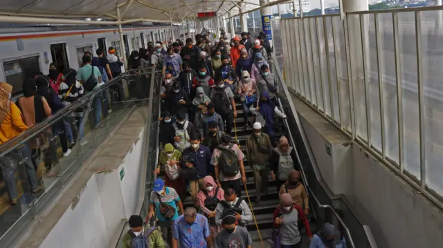  Jumlah penumpang KRL Commuter line akan meningkat mencapi 850 ribu orang per hari hingga akhir 2022.