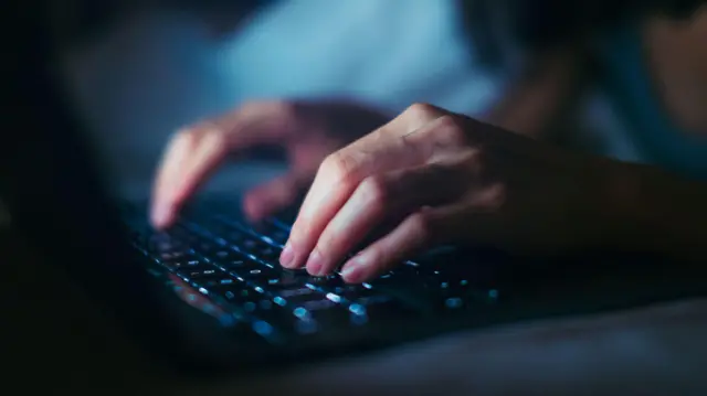 Rehat singkat, mengetik