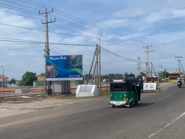 இலங்கை மன்னார் பகுதியில்  ராமர், ஹனுமான் படங்களுடன் வைக்கப்பட்ட பேனர் சர்ச்சையானது ஏன்?