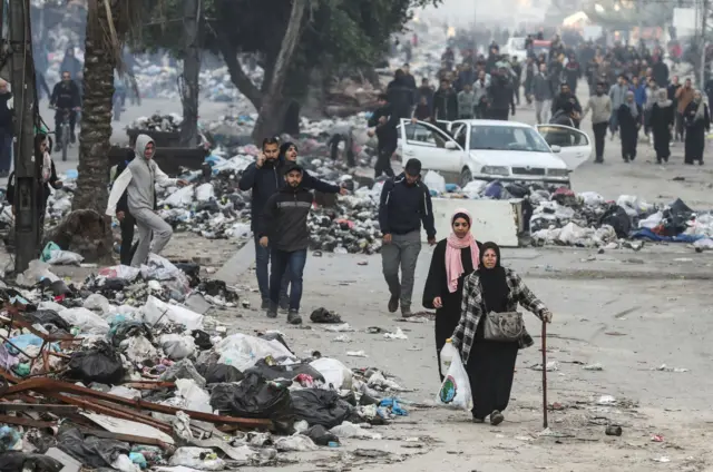 آوارگان فلسطینی در راه بازگشت به خانه هایشان