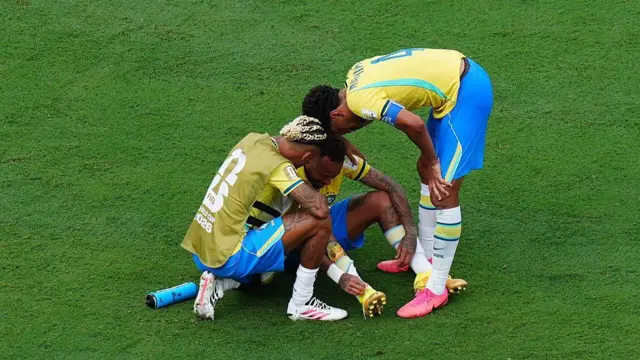 jogadores brasileiros chorando após eliminaçao da Copa do Mundo de 2026