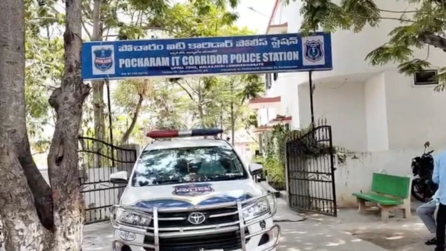 அந்த இளம்பெண் பயத்தின் காரணமாக இந்த விவகாரத்தை தனது குடும்பத்தினரிடம் மறைத்துவிட்டதாக காவல்துறையினர் தெரிவிக்கின்றனர்.
