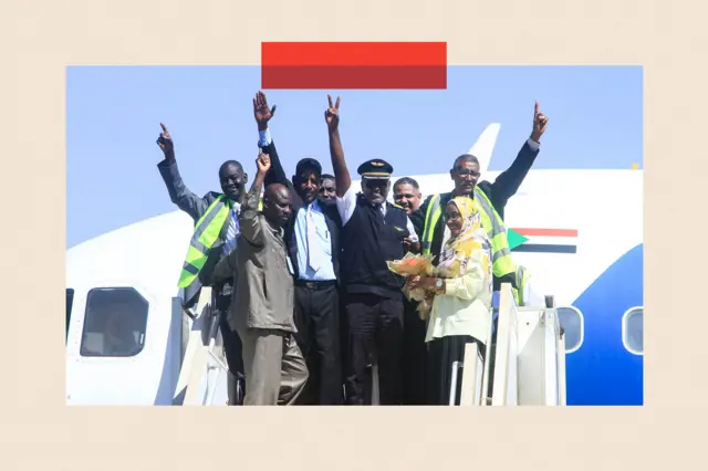 ኣባላት መገዲ ኣየር ሱዳን ካብ ፖርት ሱዳን ናብ ኻርቱም ፈላማይ በረራ ብምግባሮም ዝተሰምዖም ሓጎስ ክጽንብሉ እንከለው