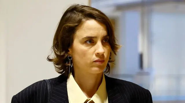 Күңші әйелді трахает ететін қожайынның порносын қараңыз