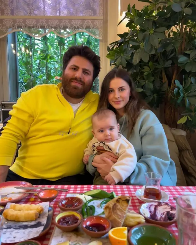 Oğuz Murat Aci, Şükriye Aci ve oğulları.