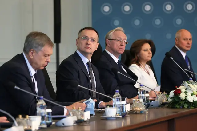 Російська делегація під час переговорів