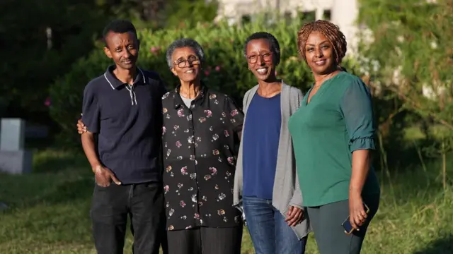 Ijoollee Obbo Leencoo Lataa fi Haadha warraa isaanii Prof. Kuwee Kumsaa