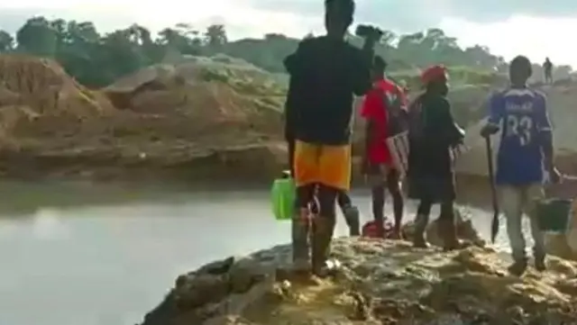 Pipo stand near one river