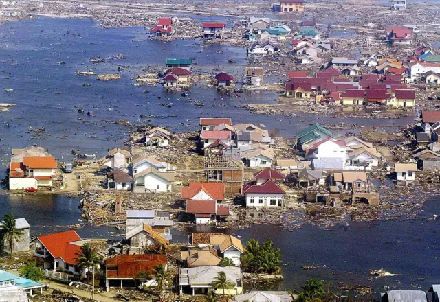 Wilayah Banda Aceh usai dihantam tsunami pada 2004.