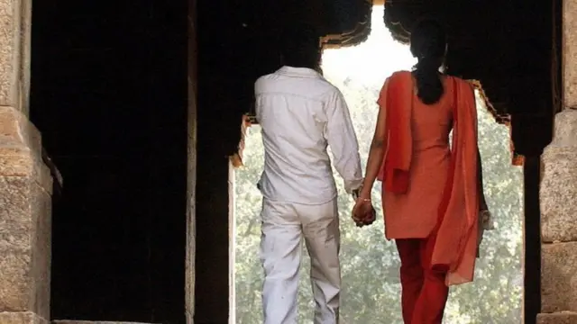 પ્રેમલગ્ન માટે માતા-પિતાની પરવાનગી ફરજિયાત હોવી જોઈએ?