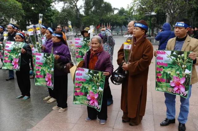 Người dân Hà Nội tưởng niệm cuộc chiến vào năm 2016