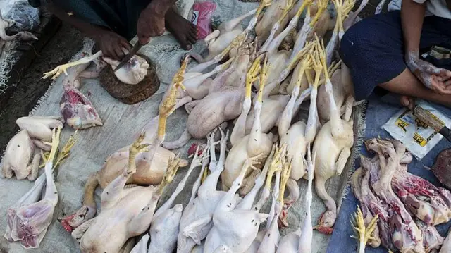 မဥမ္မာတို့ မိသားစု ကြက်သားကို အကောင်လိုက် ဝယ်စားဖို့ မဖြစ်နိုင်