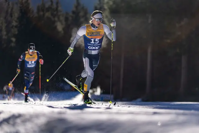 Лыжник Савелий Коростелев выступает на этапе Кубка мира по лыжным гонкам
