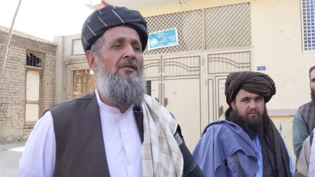 عمرخان، وکیل محله ۲۲ می‌گوید اگر وضعیت بهبود نیابد، مردم مجبورند منطقه را رها کنند. 