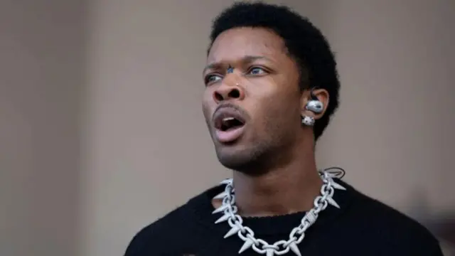 US singer D4vd wear black top 