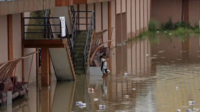 डुबानमा परेको घर